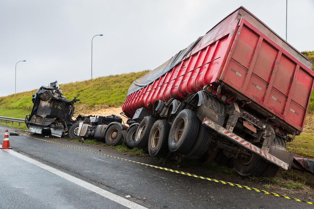 Read more about the article How A Truck Accident Lawyer Can Assist